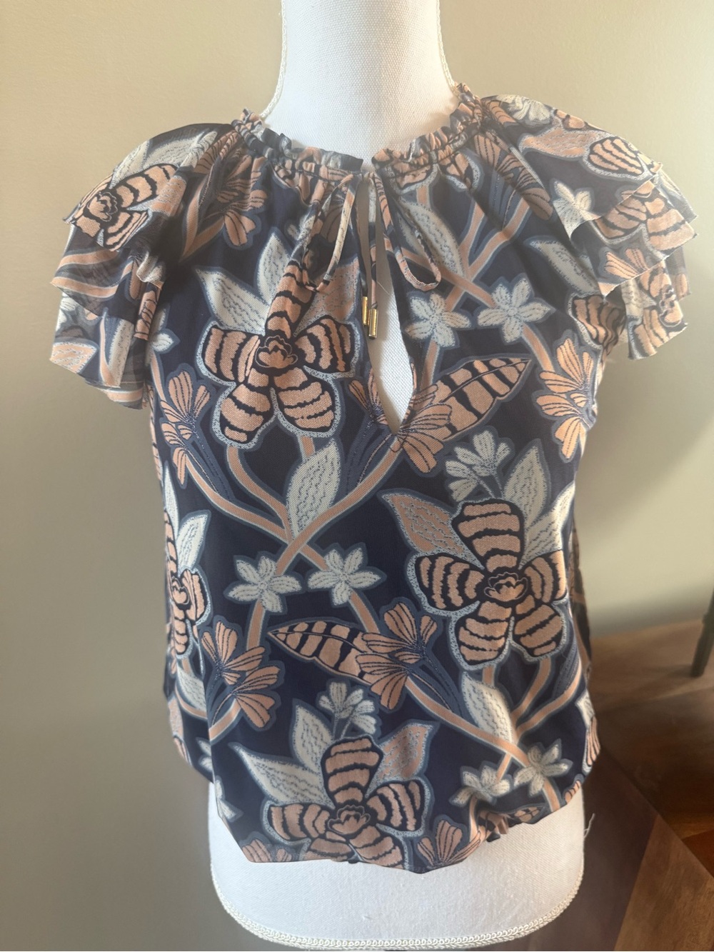 White House Black Market Floral Keyhole Ruffle Top Size S